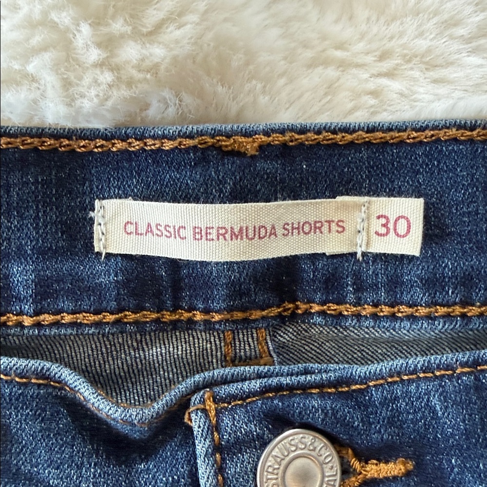 Levi's Classic Bermuda Medium Blue Denim Shorts - Picture 3 of 7